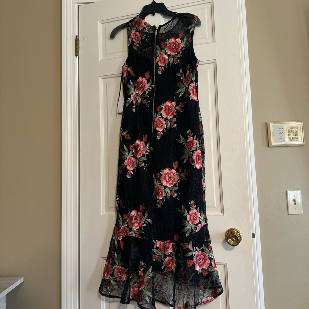NWT Lace Calvin Klein Dress with Floral Detail and Gold Zipper